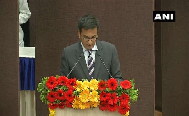 जस्टिस चंद्रचूड़ ने कहा- असहमत होने का साहस पैदा कीजिए, जमीर के प्रति सच्चा रहें जस्टिस चंद्रचूड़ ने कहा- असहमत होने का साहस पैदा कीजिए, जमीर के प्रति सच्चा रहें