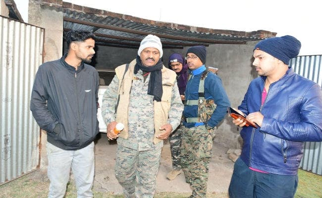 बोकारो: गैरेज में मिला स्कूल के क्लर्क का शव, पुलिस मामले की जांच में जुटी