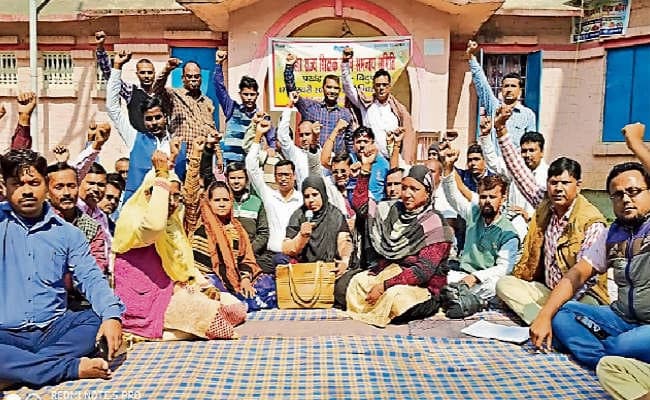 पटना : अपर मुख्य सचिव ने दिया आदेश, हड़ताली शिक्षकों का रोका जायेगा वेतन