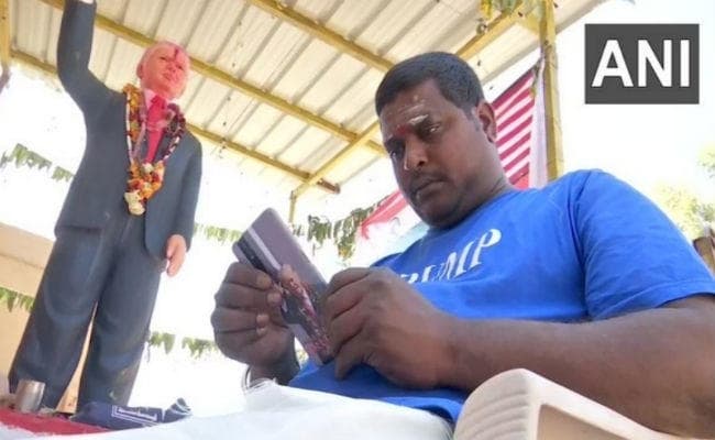 तेलांगना: मिलिए अमेरिकी राष्ट्रपति डोनाल्ड ट्रंप के ''सुपरफैन'' से जो उनकी मूर्ति बनाकर रोज पूजा करता है