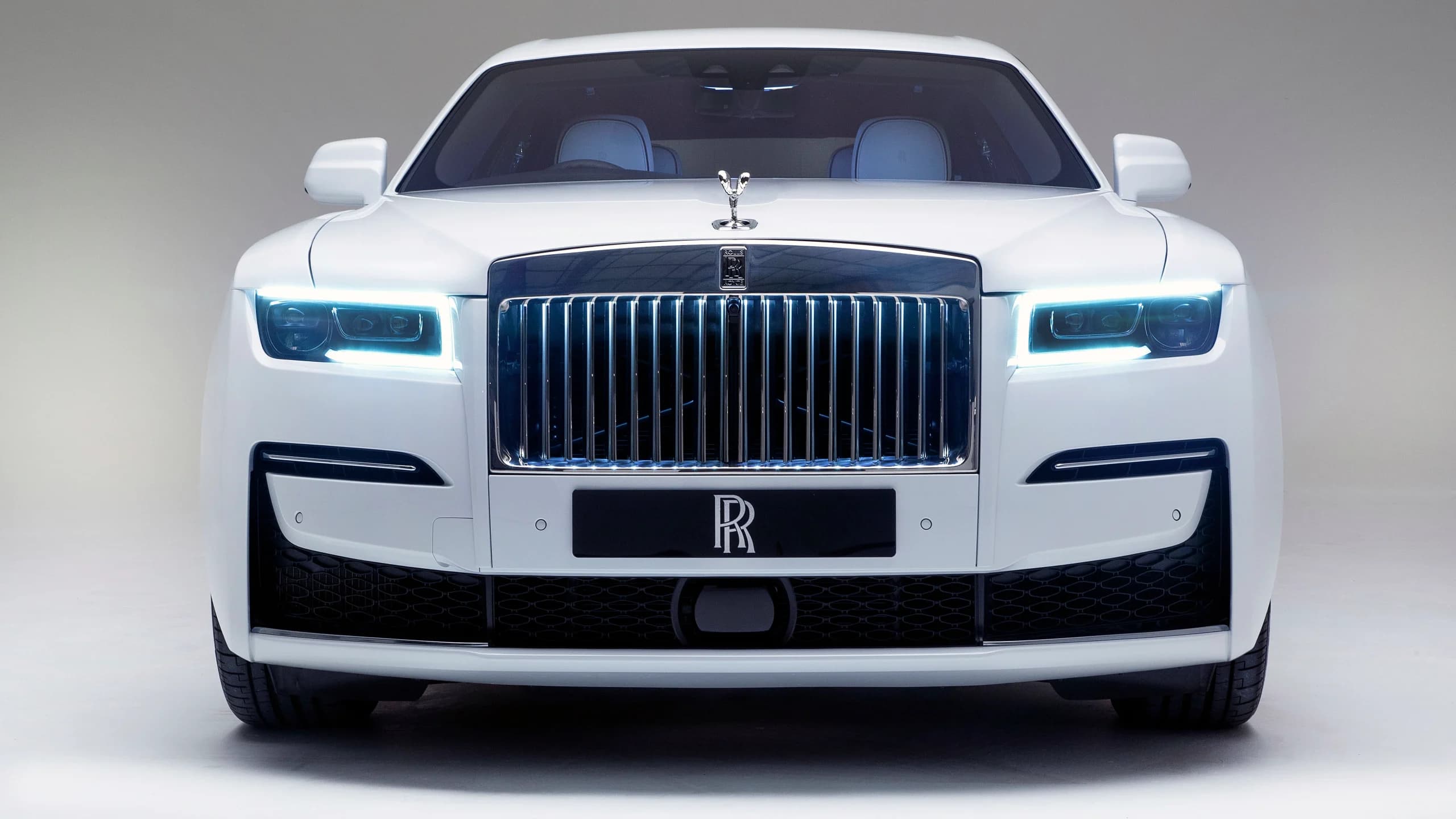 Rolls Royce Ghost कार लॉन्च, 6.9 करोड़ रुपये की इस लग्जरी सेडान की खूबियां जानें