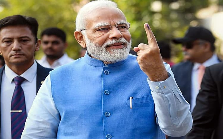PM Modi Casts Vote: हर बार लोकतंत्र के त्योहार में शामिल होते है PM मोदी, देखें पिछले दस साल की तस्वीरें