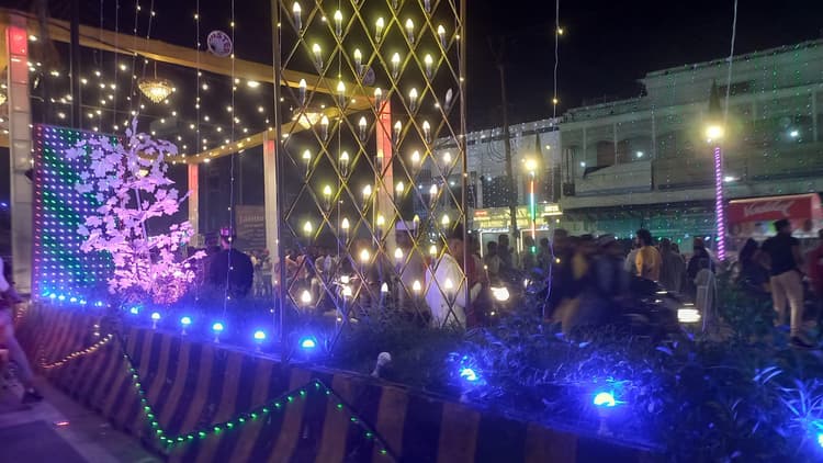 Eid Milad-un-Nabi 2023: रोशनी से जगमगाया बरेली, कहा जाता है 'ईदों की ईद', जानें ईद मिलादुन्नबी की मान्यता