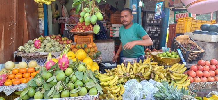 Gorakhpur News: छठ पूजा पर बाजार सज कर हुआ गुलजार, घर से लेकर घाट तक है चहल-पहल