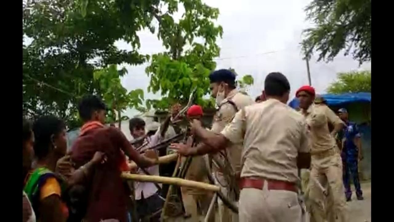 बिहार: मुजफ्फरपुर में वारंटी को गिरफ्तार करने गयी पुलिस को लोगों ने पीटा, हिरासत में हमले की आरोपित महिला