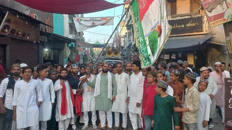 बरेली में परचम कुशाई से उर्स ताजुश्शरिया का आगाज, साउथ अफ्रीका समेत 8 देशों के उलमा करेंगे शिरकत