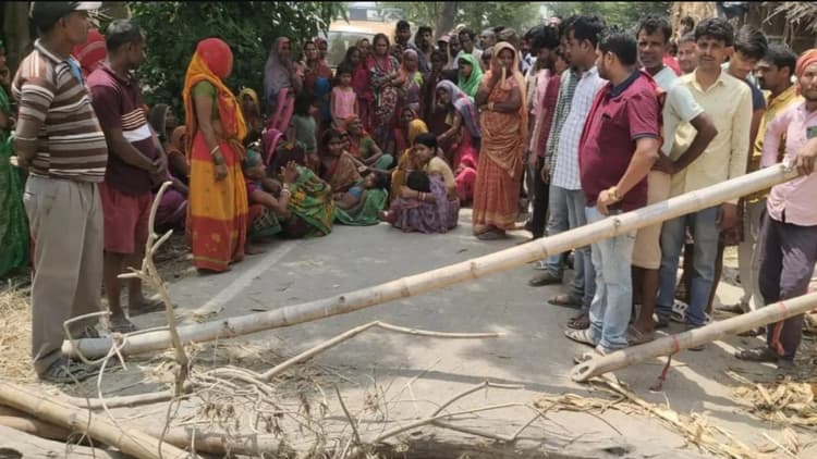 यूपी के कई जिलों में बारिश और बाढ़ का कहर, उफान पर गंगा-यमुना और सरयू, पिछले 24 घंटे में 10 लोगों की मौत