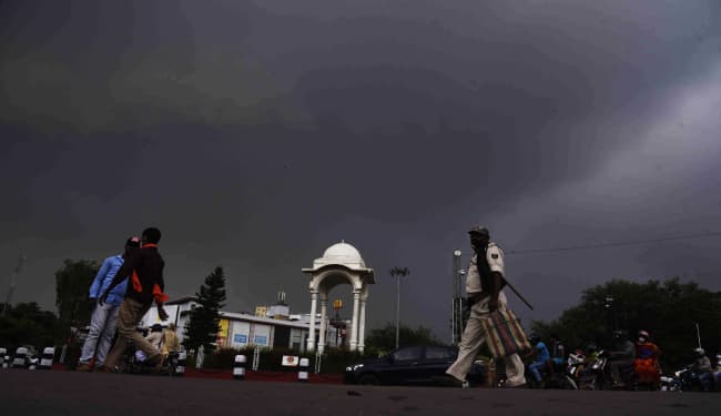Weather alert in Bihar: рдЖрджреНрд░рд╛ рдирдХреНрд╖рддреНрд░ рдореЗрдВ рдЭреВрдо рдХреЗ рд╣реЛрдЧреА рдмрд╛рд░рд┐рд╢, рдЕрдЧрд▓реЗ рдЪрд╛рд░ рджрд┐рдиреЛрдВ рддрдХ рдмрд┐рд╣рд╛рд░ рдореЗрдВ рдкрд╛рдиреА рд╣реА рдкрд╛рдиреА
