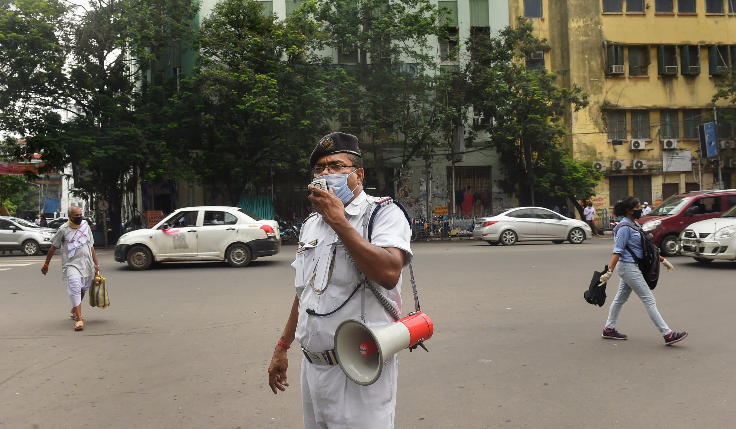 पश्चिम बंगाल में 23, 25 और 29 जुलाई को पूर्ण Lockdown रहेगा, पढ़ाई की बंदी भी आगे बढ़ेगी