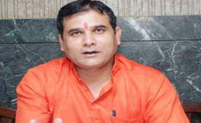 गाजियाबाद श्मशान घाट हादसा: जेई समेत तीन लोग गिरफ्तार, फरार ठेकेदार की तलाश जारी, गुस्साये परिजनों ने किया रोड जाम