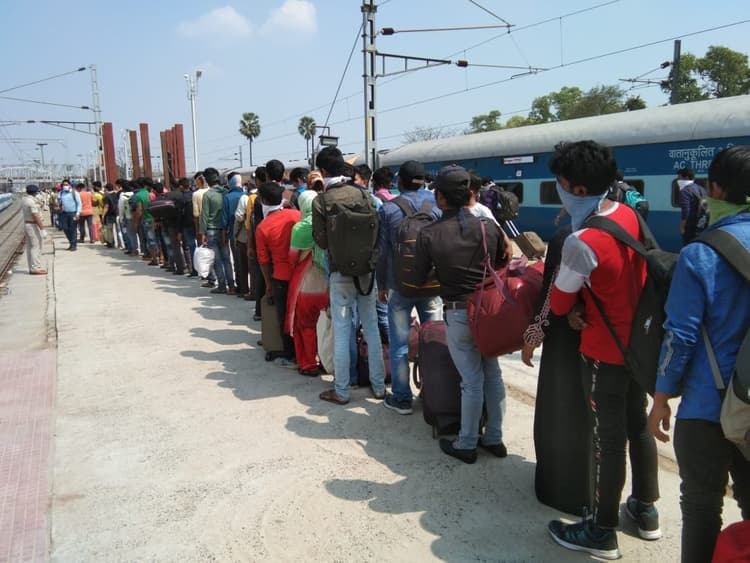 Bihar Locksdown 2nd Day LIVE Updates : औरंगाबाद के एमपी ने सांसद निधि से 1 करोड़ देने की घोषणा की