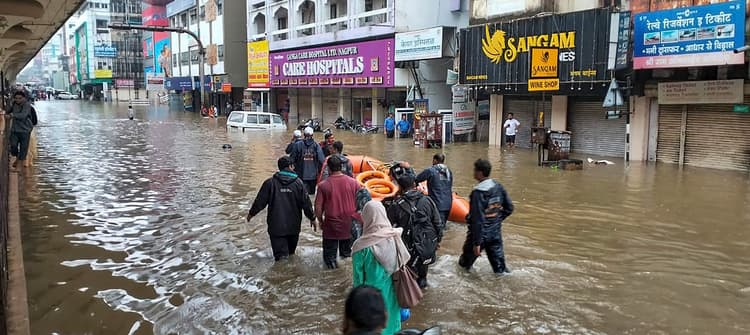Weather Updates: महाराष्ट्र से बिहार तक बारिश से हाहाकार, महिला सहित चार की मौत, 18 राज्यों में मानसून सक्रिय