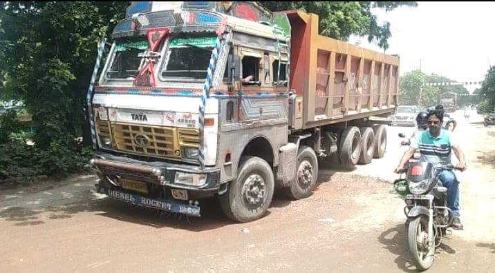 Agra News: ताजनगरी में अवैध खनन पर बड़ी कार्रवाई, 24 घंटे-53 मुकदमे, आठ गिरफ्तार, 54 डंपर सीज