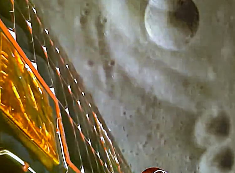 Chandrayaan-3: चांद पर शिव-शक्ति पॉइंट के आसपास घूम रहा रोवर, जानें क्या है चुनौती और 14 दिन के बाद होगा क्या