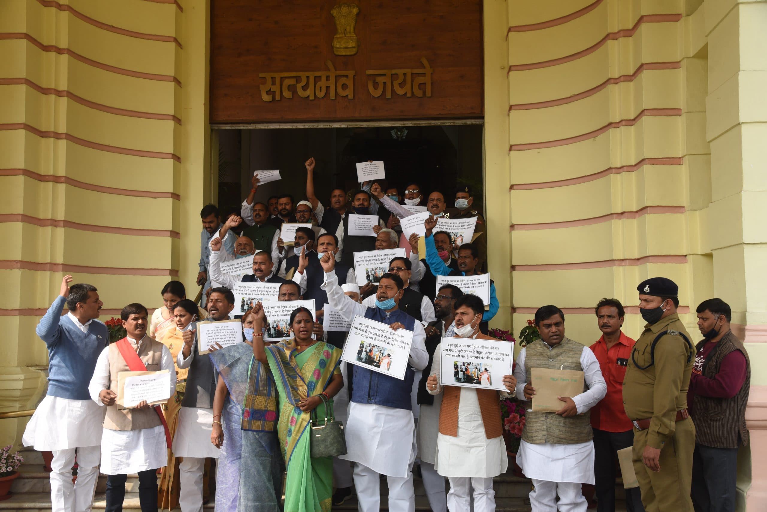 Bihar Assembly News: बिहार सरकार में मंत्री मदन सहनी ने ऐसा क्या कह दिया? विपक्ष उनकी बर्खास्तगी पर अड़ गया, भारी हंगामा