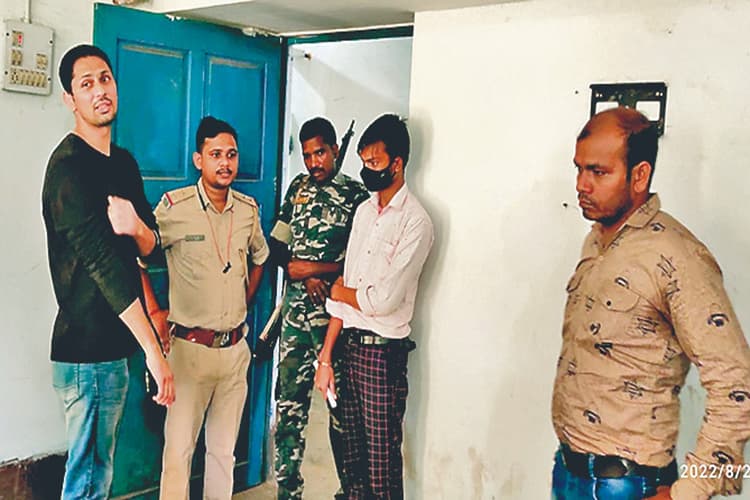 Cyber Fraud Case: 15 लाख की साइबर ठगी मामले में बाघमारा कॉलेज से कांको का छात्र गिरफ्तार