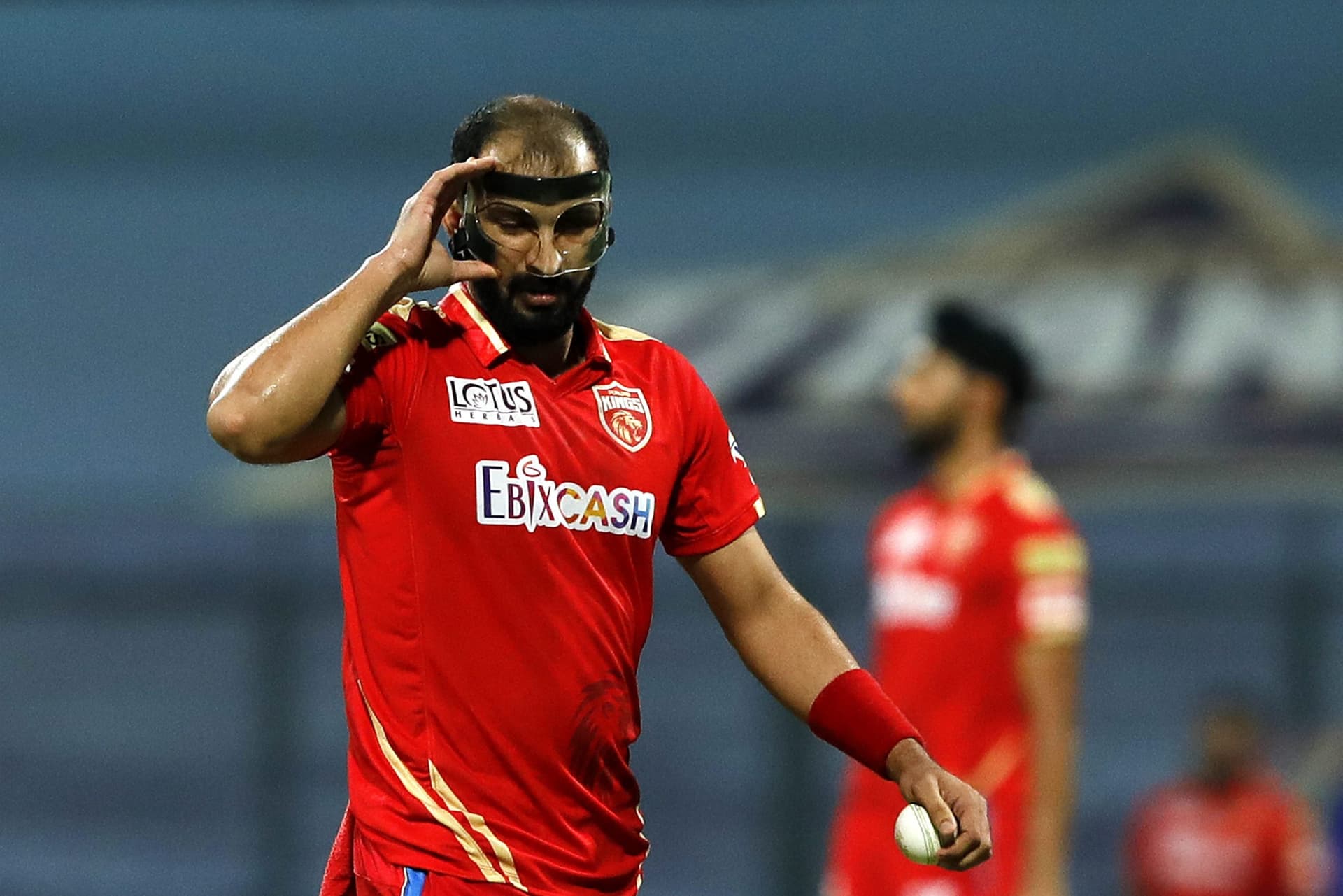 PBKS vs CSK, IPL 2022: चेन्नई और पंजाब के मुकाबले में सेफ्टी शील्ड लगाकर क्यों बॉलिंग कर रहे थे ऋषि धवन? PBKS vs CSK, IPL 2022: चेन्नई और पंजाब के मुकाबले में सेफ्टी शील्ड लगाकर क्यों बॉलिंग कर रहे थे ऋषि धवन?
