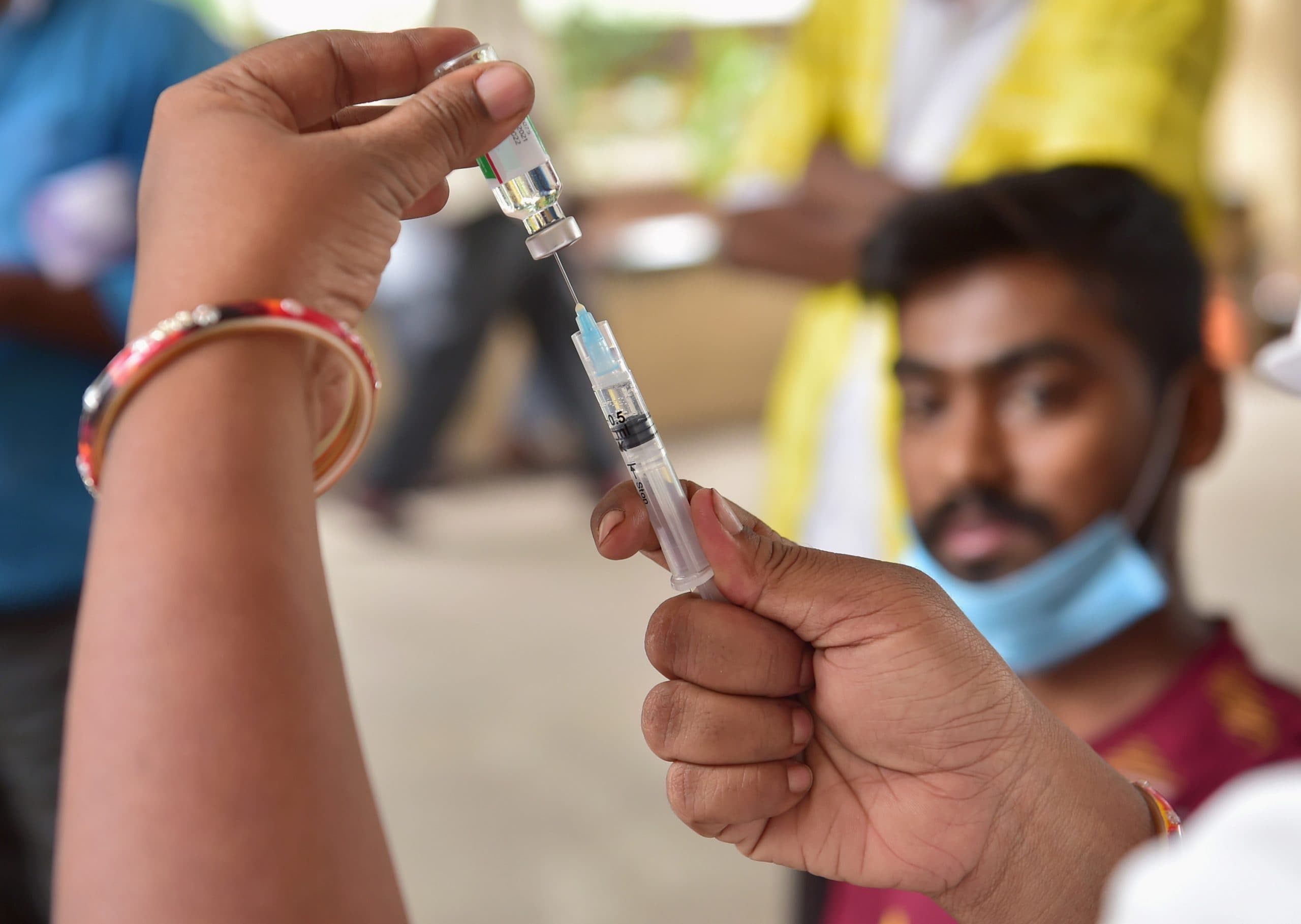 छत्तीसगढ़ - महाराष्ट्र में 32 स्कूली छात्र कोरोना पॉजिटिव, केंद्र ने 10 राज्यों को दी टीकाकरण बढ़ाने की हिदायत