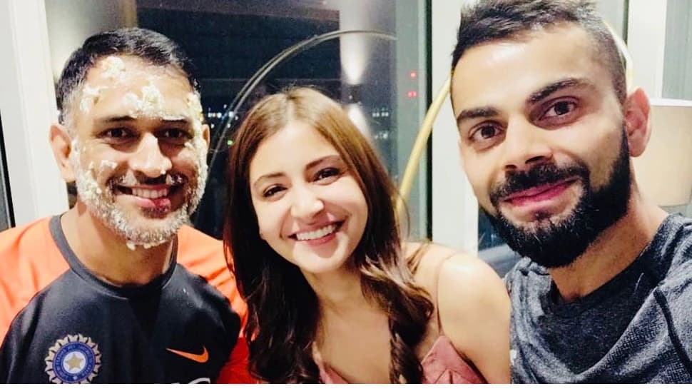 जब अनुष्का शर्मा ने की धौनी की तारीफ, कहा - आप धैर्य और साहस का जीवंत उदाहरण हो...