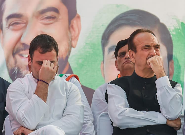 कांग्रेस से 'आजाद' हुए 'गुलाम', बोली पार्टी- इस्तीफा अत्यंत दुख की बात