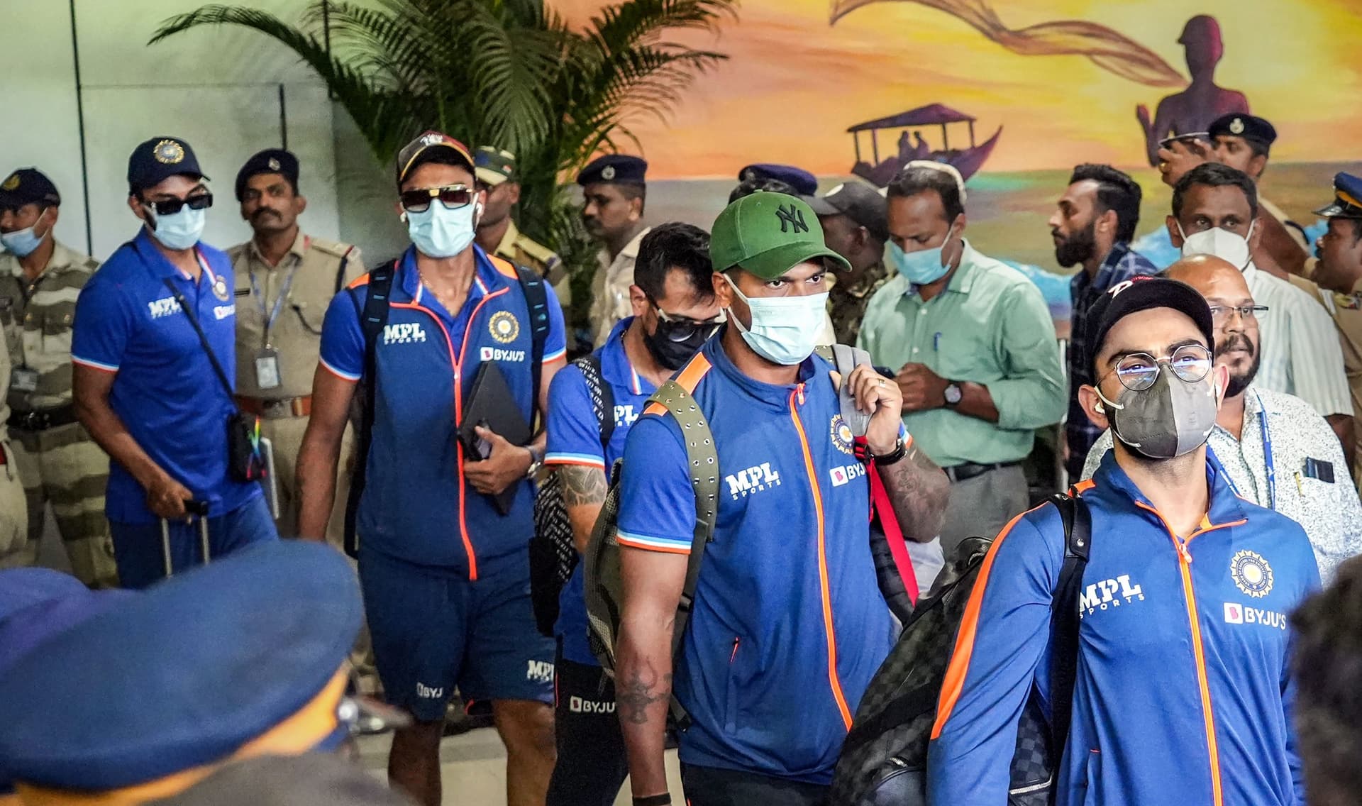 IND vs SA/ T-20 Match: भारत की ‘ओपनिंग’ ने बढ़ायी टेंशन, कप्तान रोहित शर्मा किसे देंगे जगह, जानें अपडेट