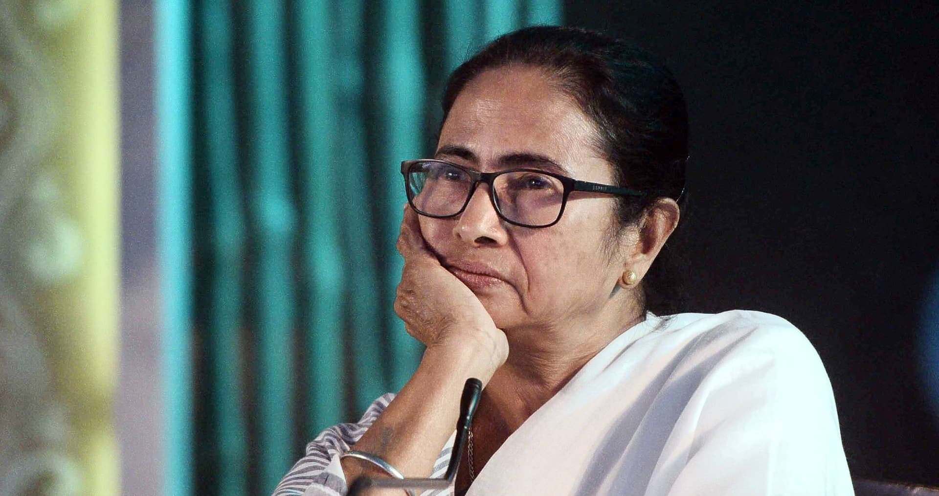 Sarkari Naukri: ममता बोलीं, आत्महत्या किसी समस्या का समाधान नहीं, 2400 कांस्टेबलों की होगी बहाली Sarkari Naukri: ममता बोलीं, आत्महत्या किसी समस्या का समाधान नहीं, 2400 कांस्टेबलों की होगी बहाली
