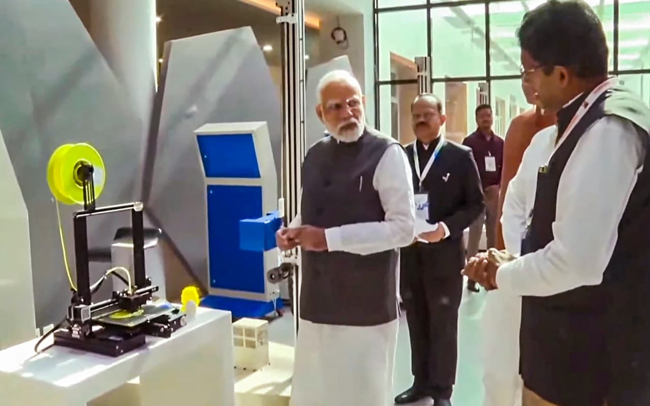 PM Modi in Gujarat: वाइब्रेंट गुजरात समिट के 20 साल, बोले PM Modi- जल्द आर्थिक महाशक्ति के रूप में उभरेगा भारत