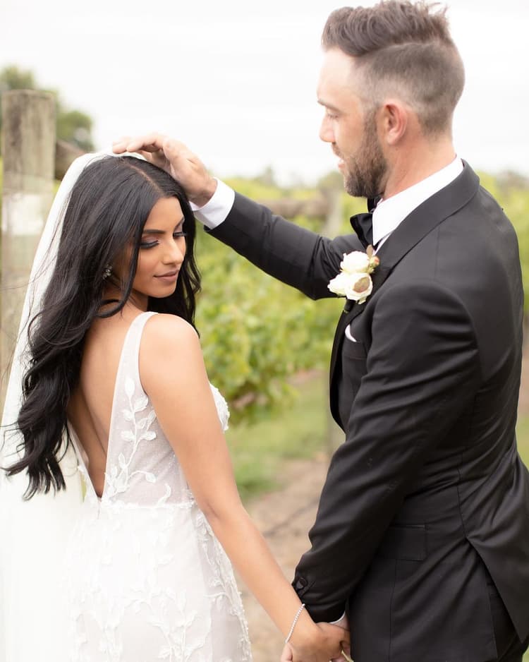 मैक्सवेल की पत्नी हैं भारतीय, दोहरे शतक पर ऐसे लुटाया प्यार