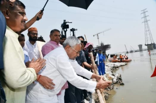 आरा में ट्रेन से कटकर युवक की मौत, तीन घंटों तक डाउन ट्रैक पर ट्रेनों का परिचालन रहा ठप