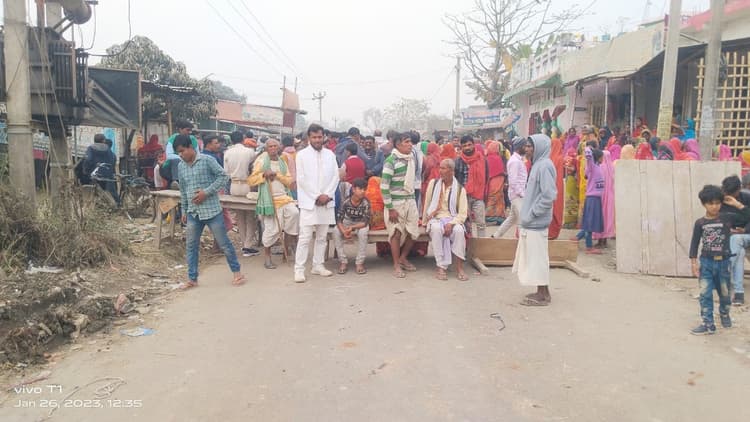 मधुबनी: मामूली विवाद में पति-पत्नी की गोली मार हत्या, लोगों ने किया सड़क जाम