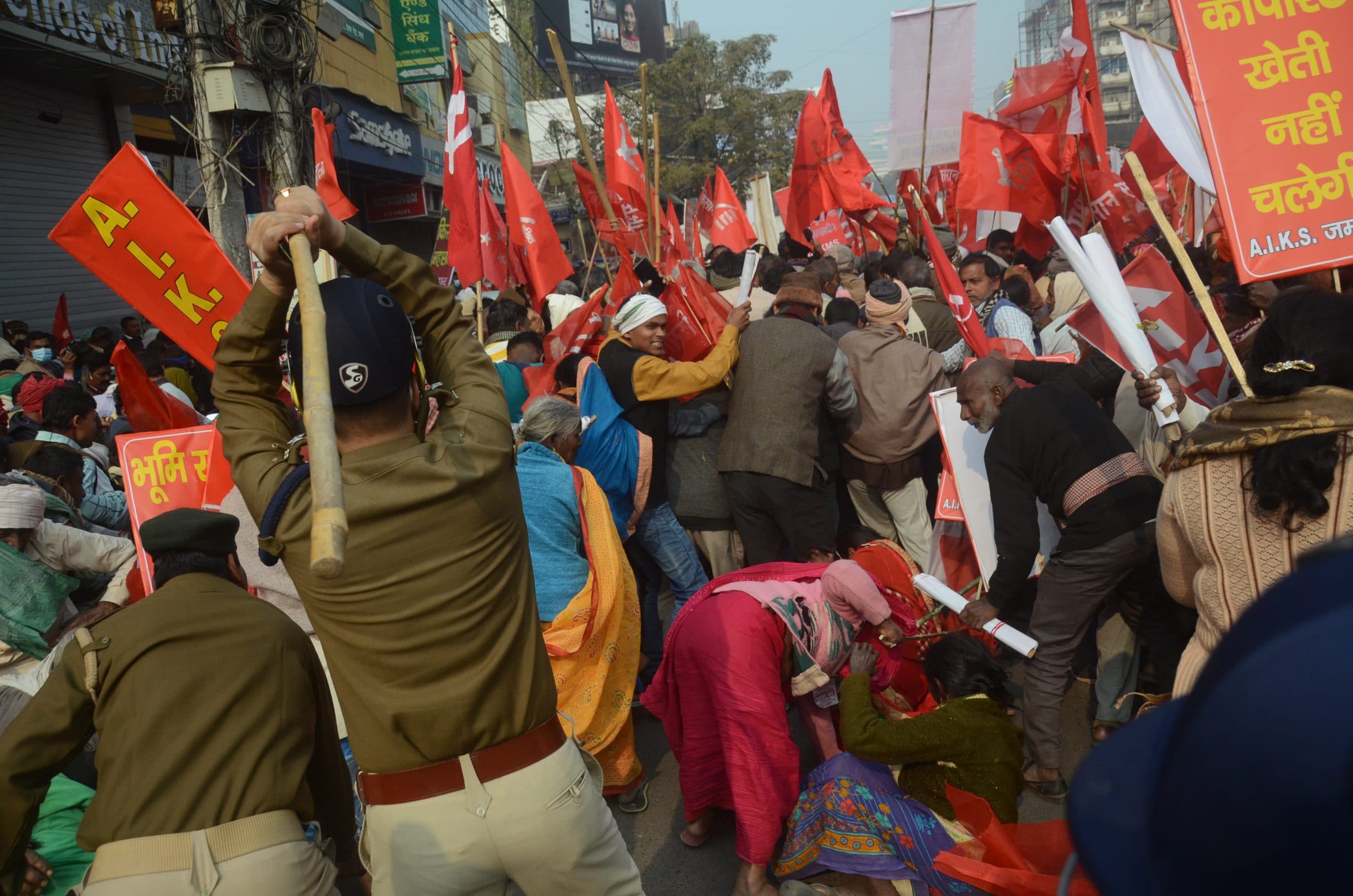 Bihar Lathicharge: नये कृषि कानून के खिलाफ प्रदर्शन कर रहे किसानों पर लाठीचार्ज, पुलिस ने दौड़ा-दौड़ाकर पीटा