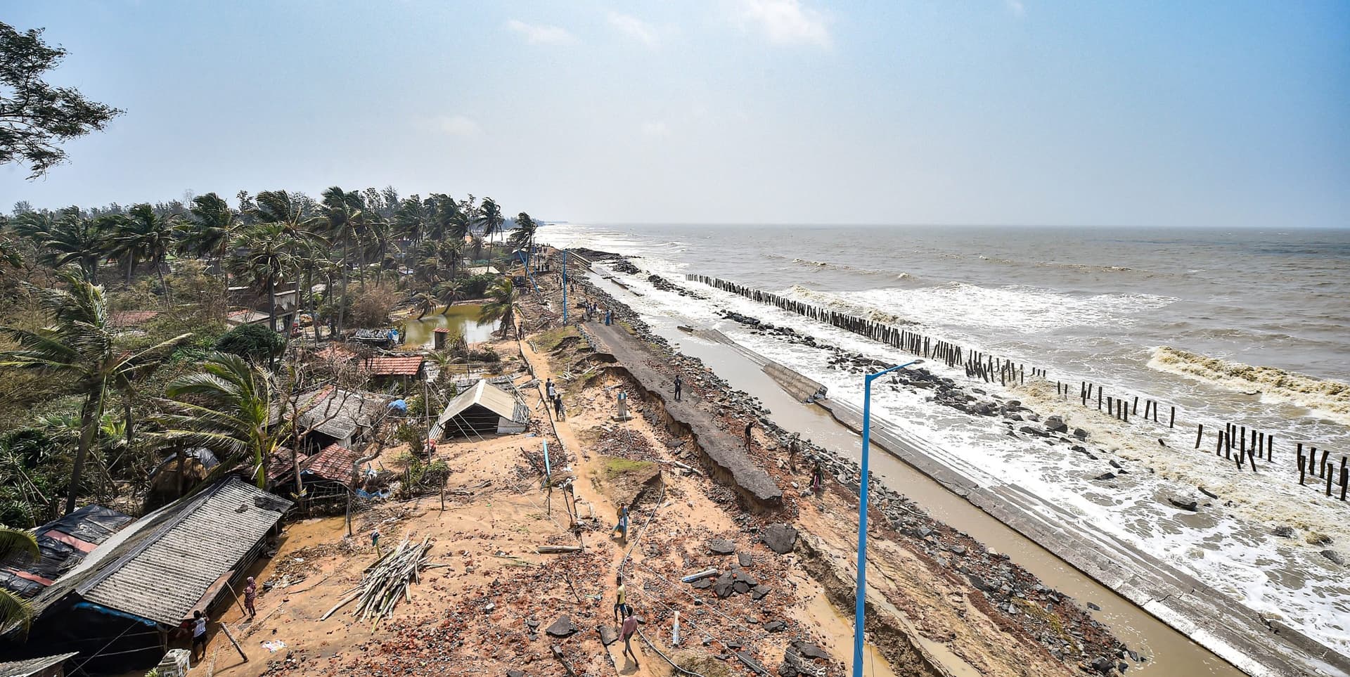 बंगाल में मानसून ने दी दस्तक, पूरे राज्य में भारी बारिश के आसार, लगातार बारिश से पानी-पानी कोलकाता बंगाल में मानसून ने दी दस्तक, पूरे राज्य में भारी बारिश के आसार, लगातार बारिश से पानी-पानी कोलकाता