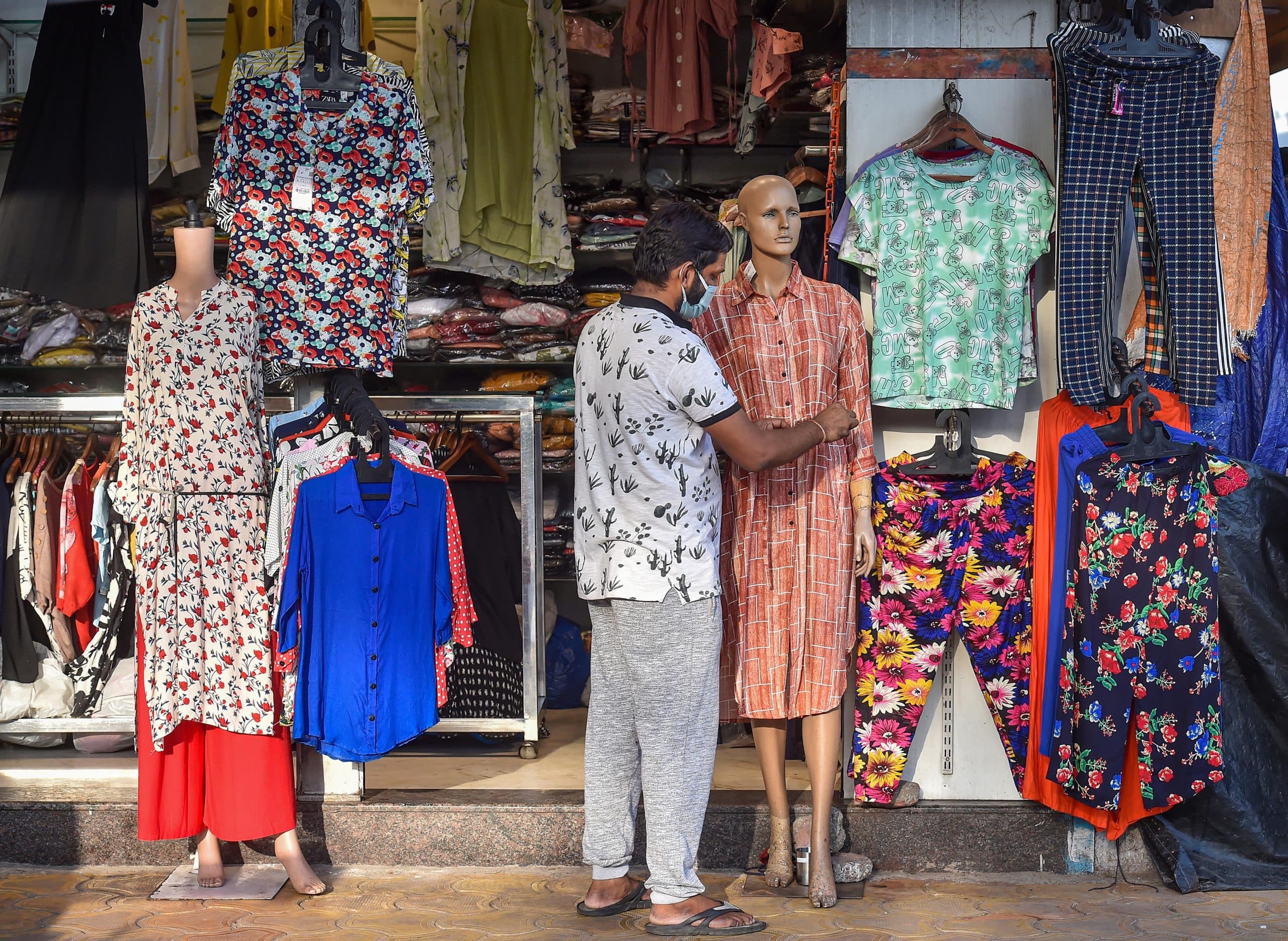 Unlock 1/Lockdown 5 : आज से धीरे-धीरे खुलेगा देश, कहां-कितनी छूट आप भी जानें