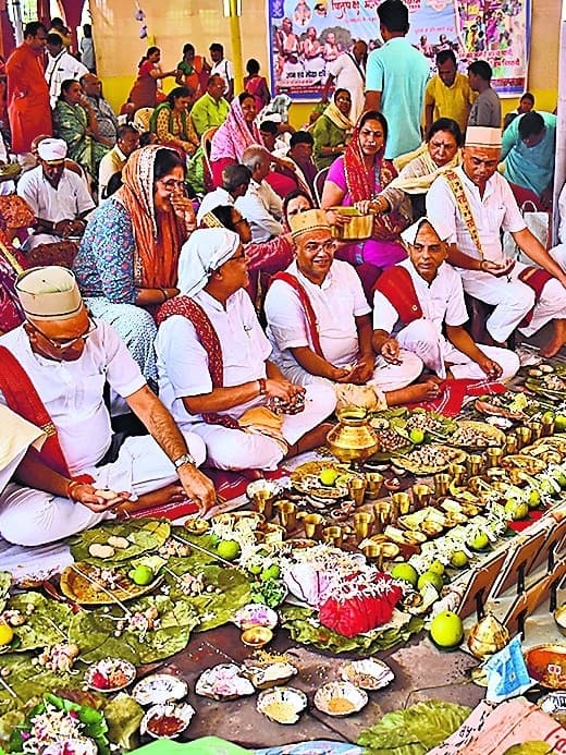 पितरों को खुश करने के लिए पितृ पक्ष में जरूर दान करें ये 5 चीजें
