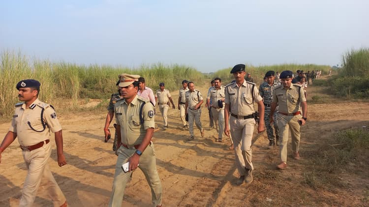 बालू माफियाओं के बीच खूनी संघर्ष के बाद पटना, भोजपुर, छपरा में DIG की छापेमारी, घाटों पर भारी पुलिस बल तैनात