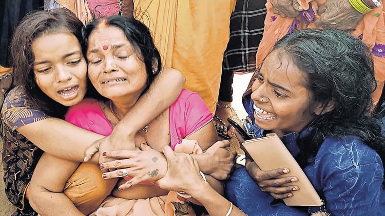 कार्तिक पूर्णिमा पर नहाने के दौरान डूबने से छह बच्चियों समेत 11 की मौत, शवों की तलाश में जुटे रहे SDRF के जवान