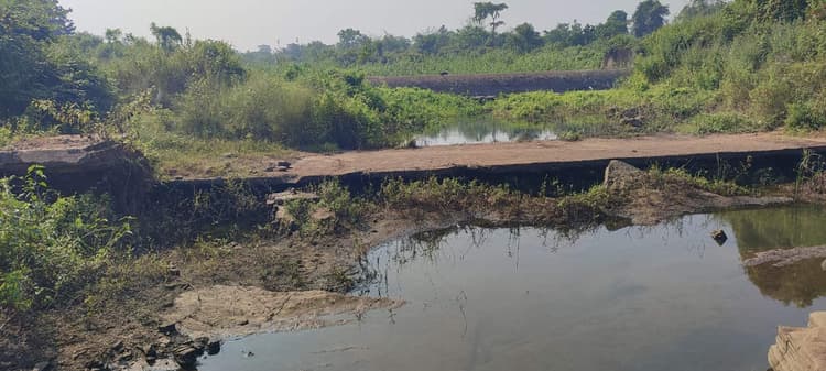 बोकारो : तीन करोड़ से बने 13 चेकडैम में पानी नहीं, मायूस हैं सैकड़ों किसान