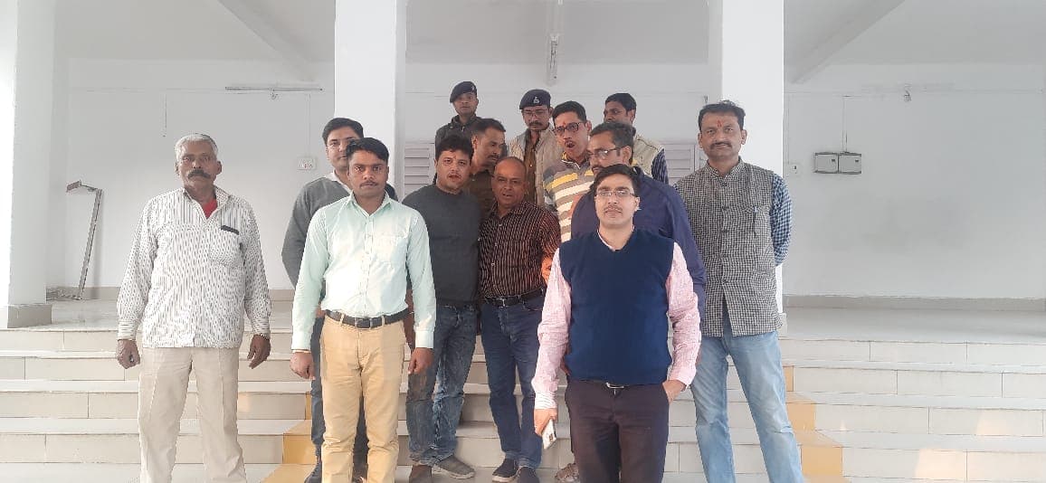 छपरा में रिश्वतखोर गिरफ्तार, निगरानी ब्यूरो ने कार्यक्रम पदाधिकारी को 2 लाख 20 हजार लेते दबोचा