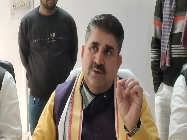भू राजस्व मंत्री रामसूरत राय ने की पद छोड़ने की पेशकश, डिप्टी सीएम ने घर पर की मुलाकात