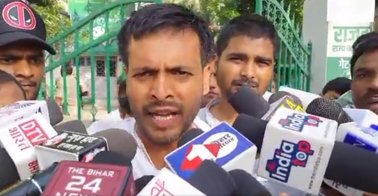 युवा राजद महानगर अध्यक्ष रामराज का इस्तीफा, तेज प्रताप पर कमरा बंद कर मारपीट का लगाया आरोप
