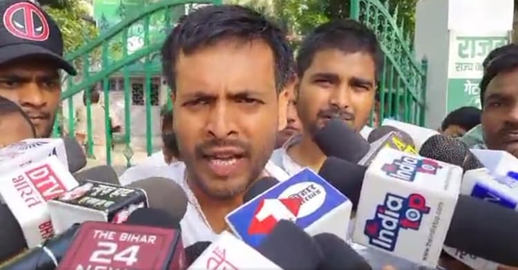 युवा राजद महानगर अध्यक्ष रामराज का इस्तीफा, तेज प्रताप पर कमरा बंद कर मारपीट का लगाया आरोप