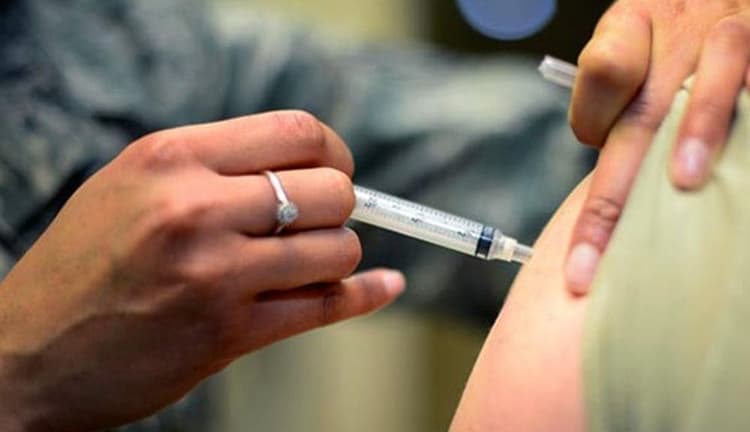 एक मार्च से दी जा सकती है 60 साल या अधिक उम्र के लोगों को कोरोना वैक्सीन, पंजीकरण के लिए आधार जरूरी नहीं