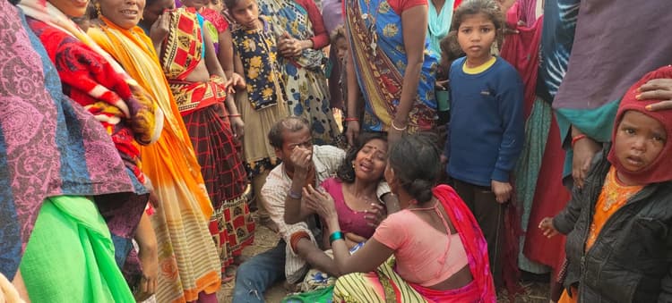 औरंगाबाद में खलिहान में लगी आग, मासूम जिंदा जला, धान के हजार से अधिक बोझे जल कर राख