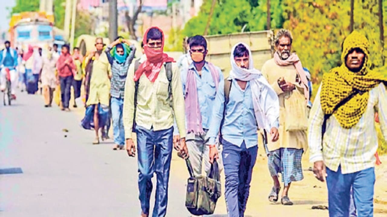 बिहार में आधी रात प्रेमिका से मिलने पहुंचा तो ग्रामीणों ने घेरा, फिल्मी स्टाइल में हुई पुलिस की इंट्री, फिर…