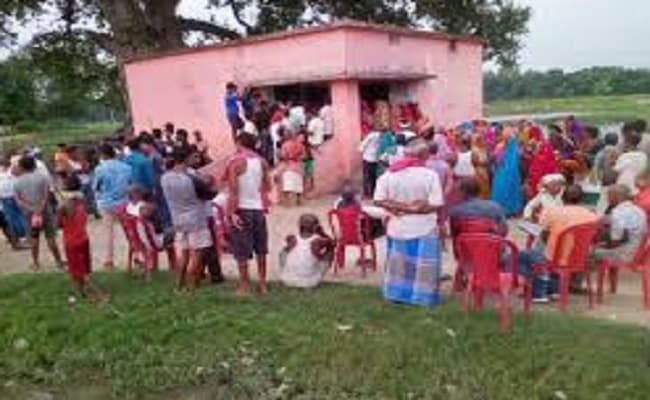 मधुबनी में सेविका बहाली पर पर्यवेक्षिका के साथ मारपीट, गाड़ी पर पेट्रोल छिड़क कर किया गया जलाने का प्रयास