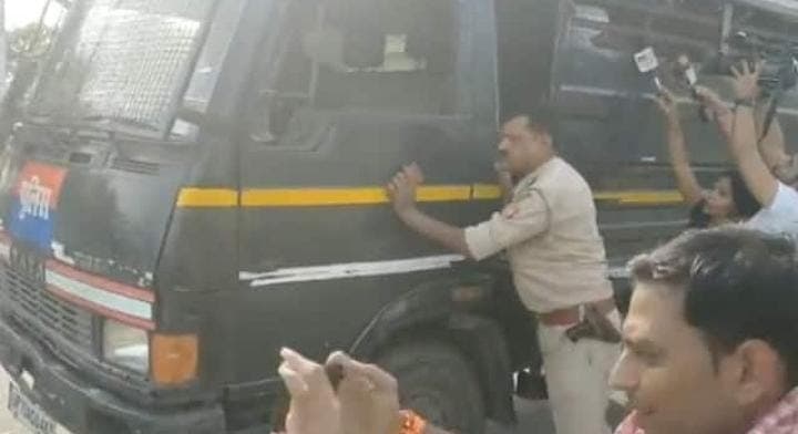 बिहार में शातिरों ने Social-Media पर रचा 'नौकरी-कांड', सरकारी कार्यालयों में बिना बहाली आ रहे आवेदन पत्र