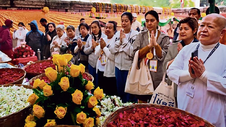 बोधगया में कई देशों के भिक्षु पालि भाषा में कर रहे पाठ, देवघाट पर फल्गु महाआरती कल