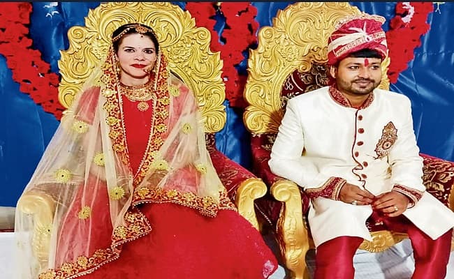 फ्रांस की युवती बनी बोधगया की बहू, सात फेरे लेकर रचायी शादी और जिंदगी भर साथ निभाने की खायीं कसमें