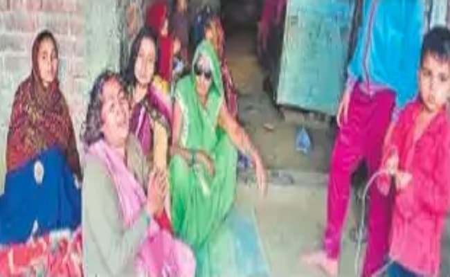 मझवलिया कांड: छह लोगों की मौत के बाद दो लोगों की आखों की गयी रोशनी, थानेदार और चौकीदार सस्पेंड