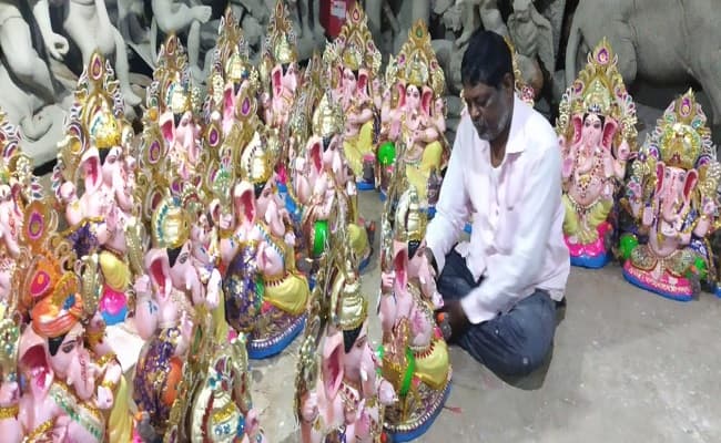 Ganesh Chaturathi 2020 Date: गणेशजी की मूर्ति घर लाने से पहले इन बातों का रखें ख्याल, जानें सुख और समृद्धि के लिए कैसी होनी चाहिए बप्पा की मूर्ति